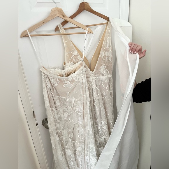 NWT Rish Bridal wedding dress (2-in-1 : A-line & fit and flare) - Picture 6 of 9